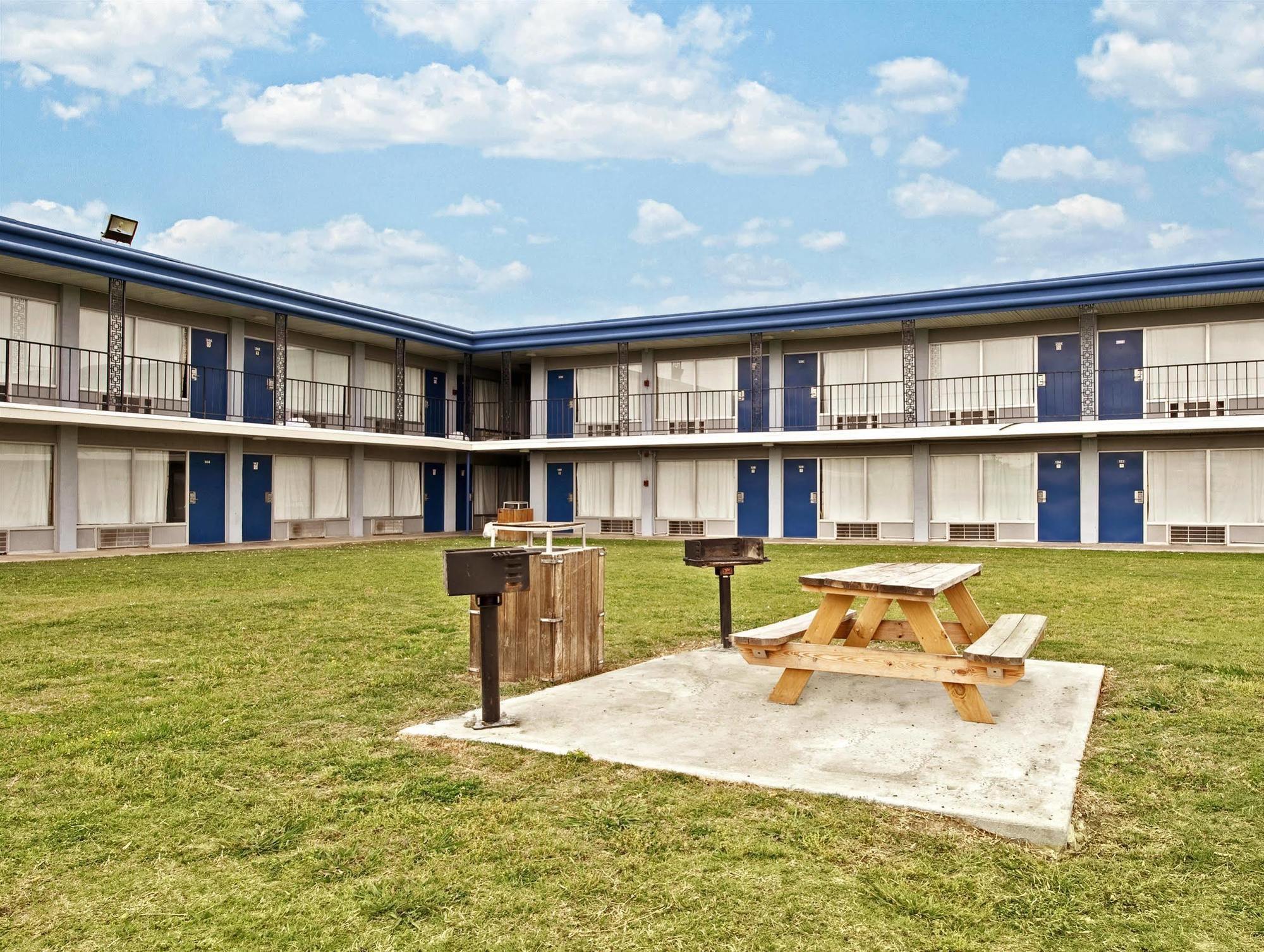 Americas Best Value Inn Garland Dallas Exterior photo